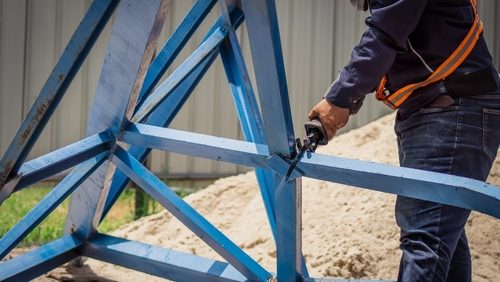 Worker,To,Cutting,Steel,In,Construction,Site,With,Reciprocating,Saw