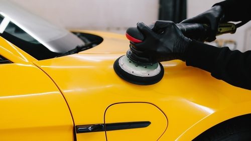 Hands,Of,Car,Service,Worker,With,Orbital,Polisher,Polishing,Car