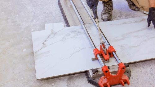 Worker,Uses,Tile,Cutter,To,Slice,Large,Marble,Tiles,For